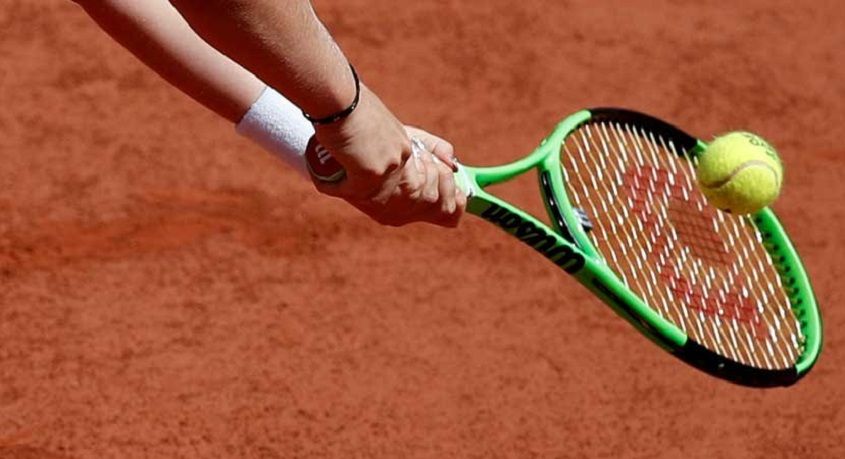 Racchetta tennis campo